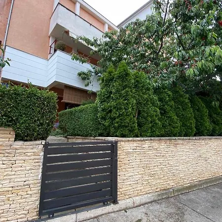 Apartman Rose-2025 Renovated Garden View Porec Exterior photo