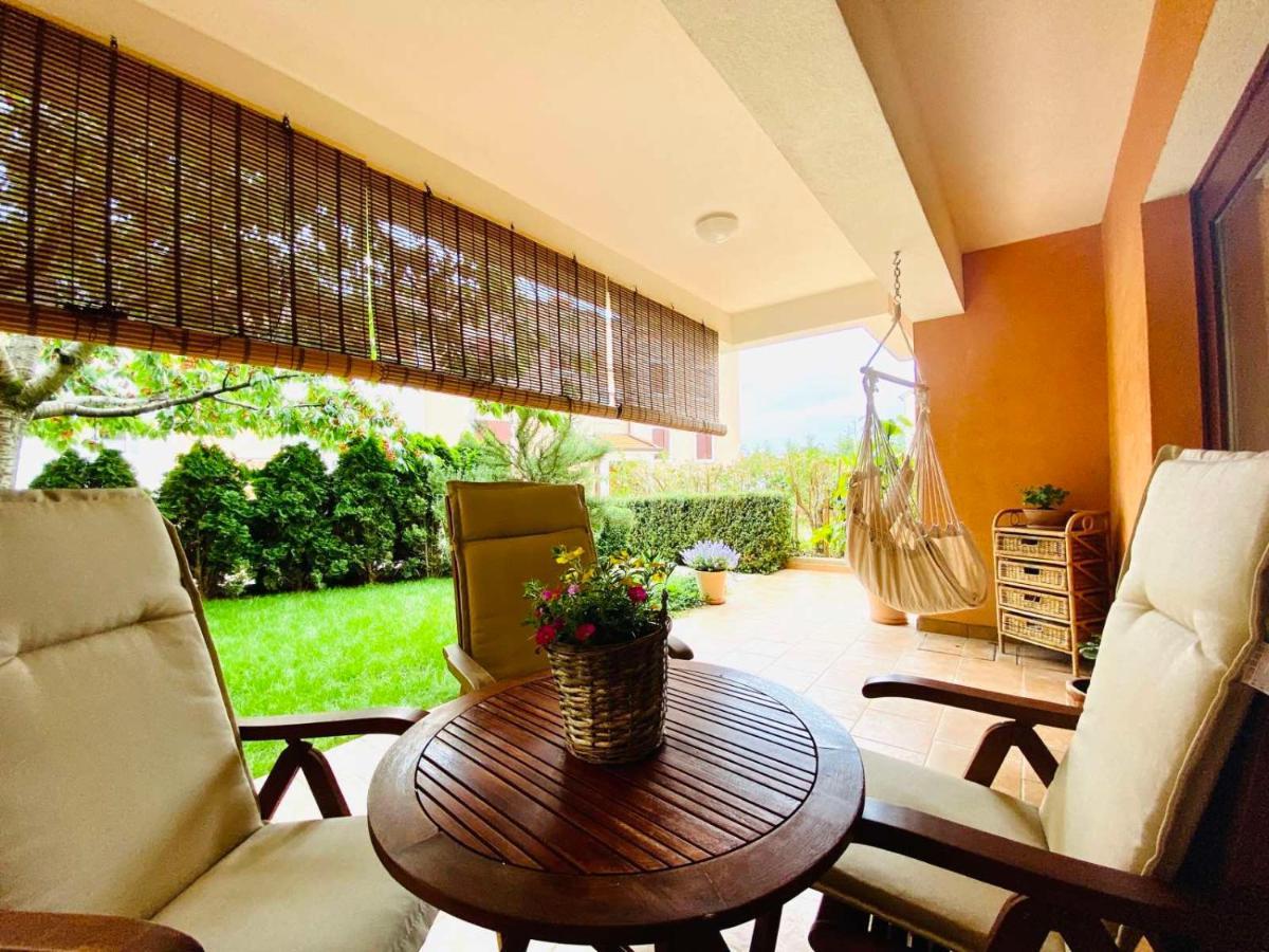 Rose-2025 Renovated Garden View Apartment Porec